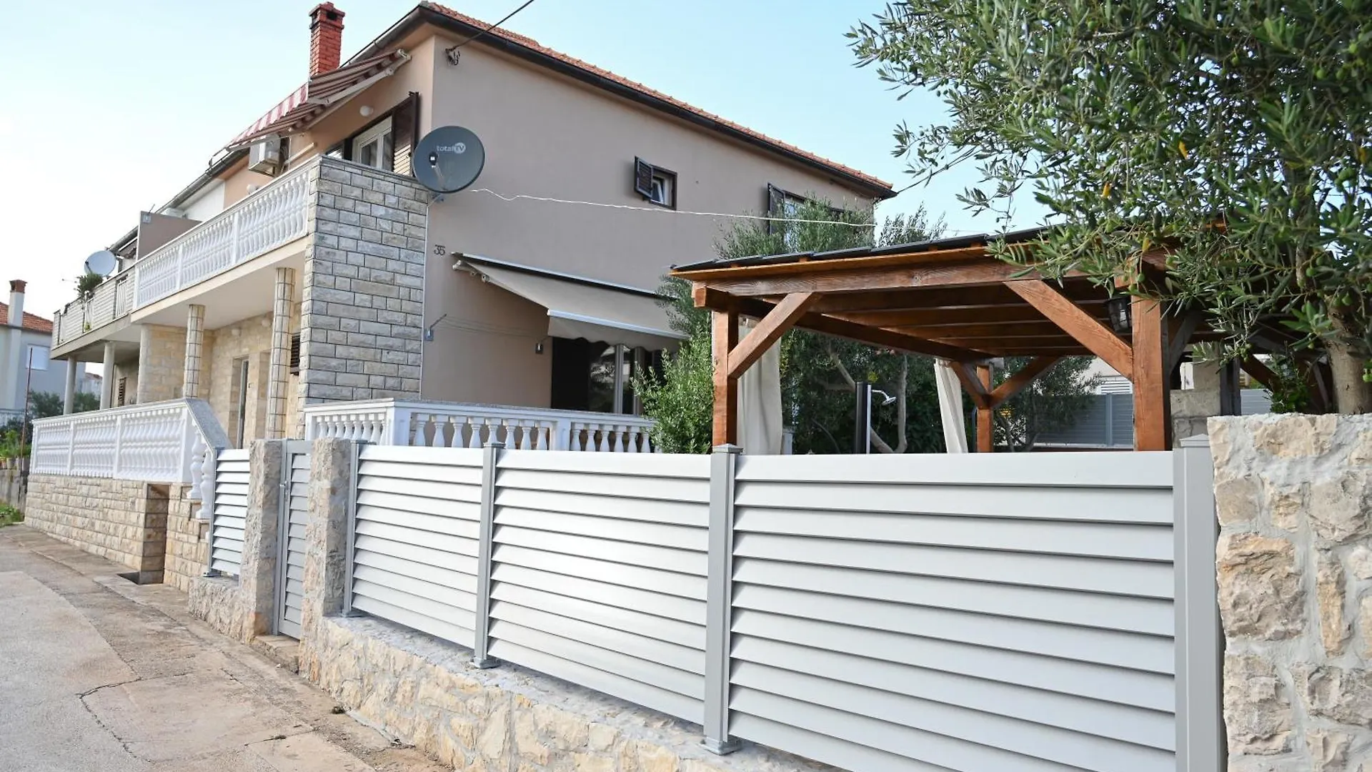 Brane Apartments With Swimming Pool Zadar Croatia